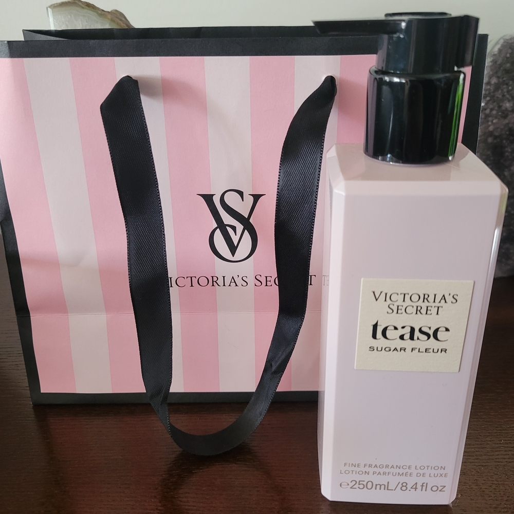 Victoria's Secret Tease Sugar Fleur Lotion - Pink